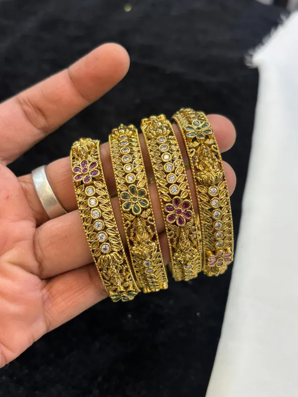 Golden_Alloy_Bangles_For_Women