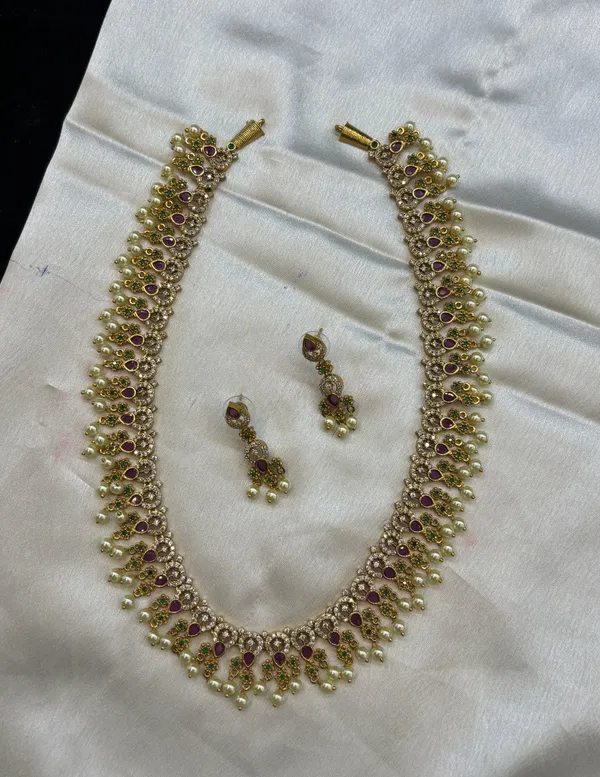 Golden_Alloy_Necklace_Set_For_Women