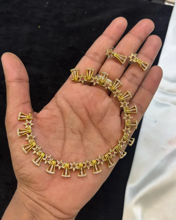 Golden_Alloy_Necklace_For_Women