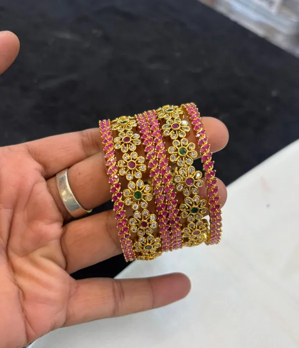 Golden_Alloy_Bangles_For_Women