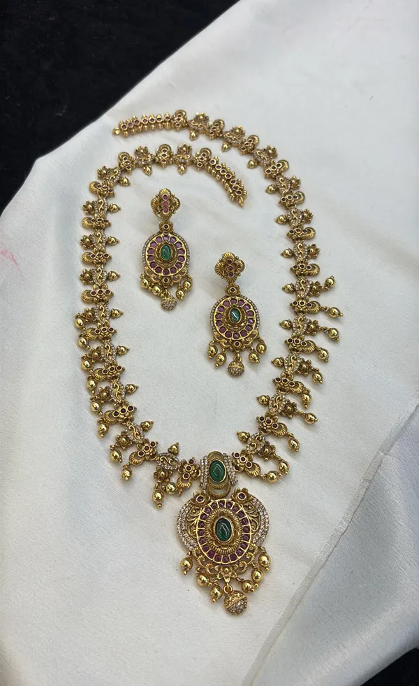 Golden_Alloy_Necklace_Set_For_Women