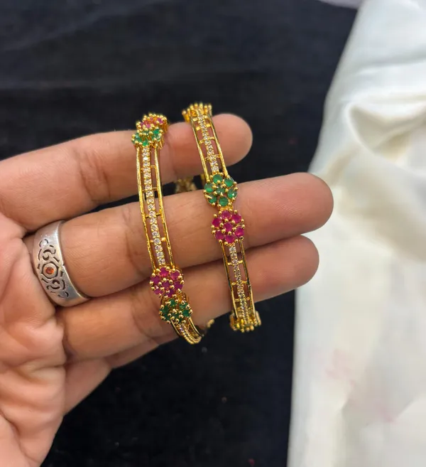 Golden_Alloy_Bangles_For_Women