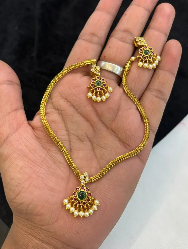 Golden_Alloy_Necklace_Set_For_Women
