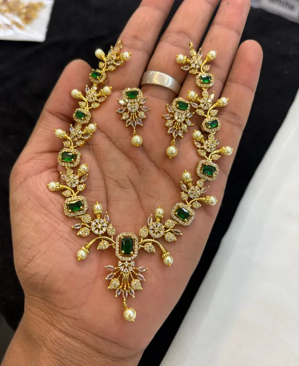 Golden_Alloy_Necklace_Set_For_Women