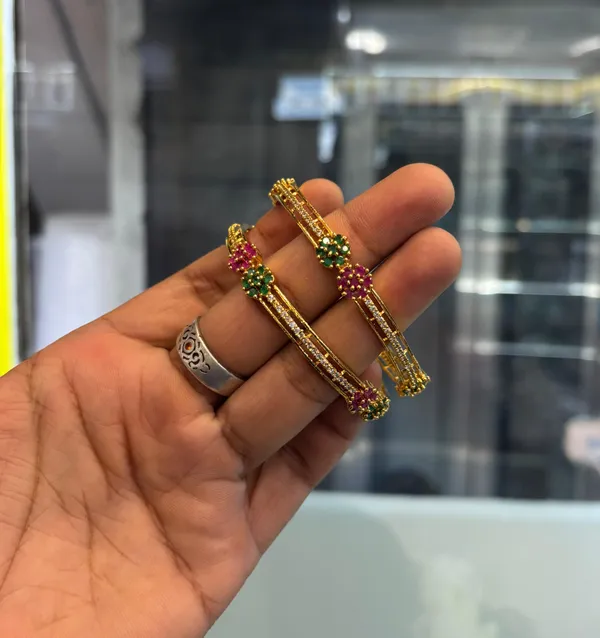 Golden_Alloy_Bangles_For_Women