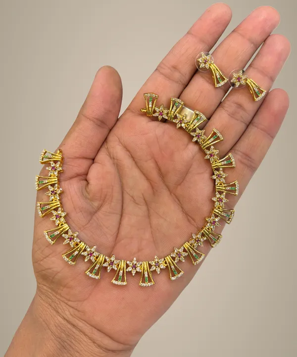 Golden_Alloy_Necklace_Set_For_Women