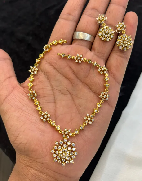 Golden_Alloy_Necklace_Set_For_Women