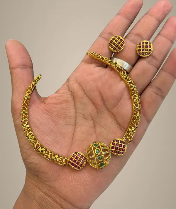 Golden_Alloy_Necklace_For_Women