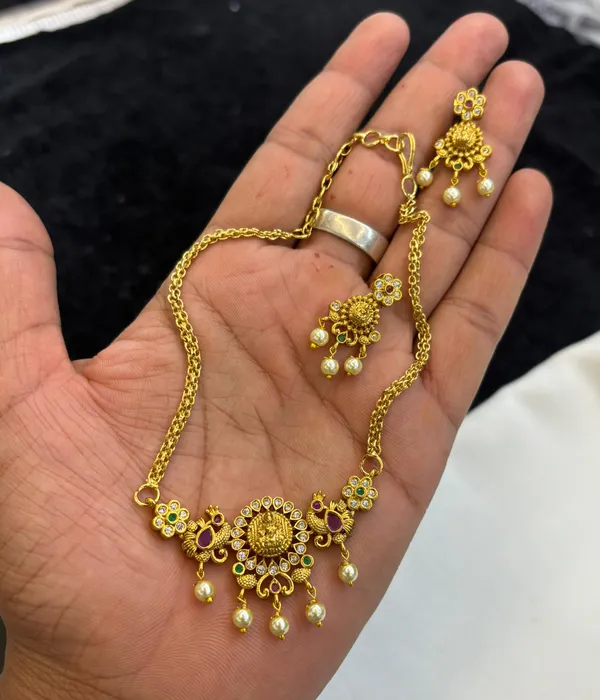 Golden_Alloy_Necklace_Set_For_Women