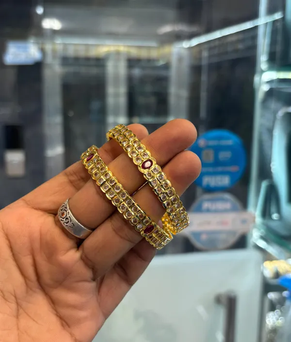 Golden_Alloy_Bangles_For_Women