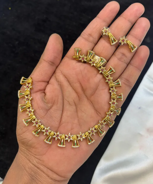 Golden_Alloy_Necklace_Set_For_Women