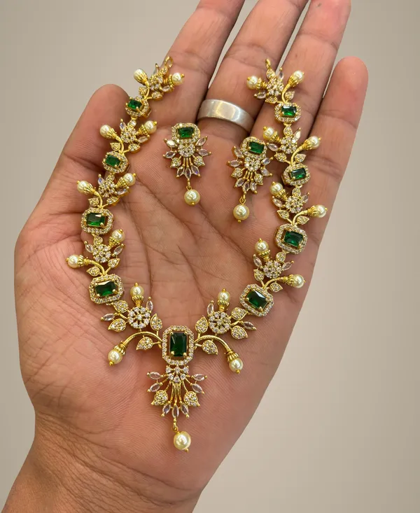 Golden_Alloy_Necklace_Set_For_Women