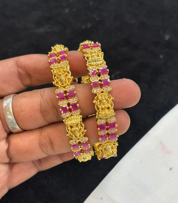 Golden_Alloy_Bangles_For_Women