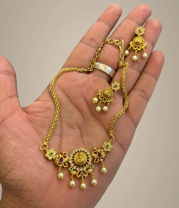 Golden_Alloy_Necklace_Set_For_Women