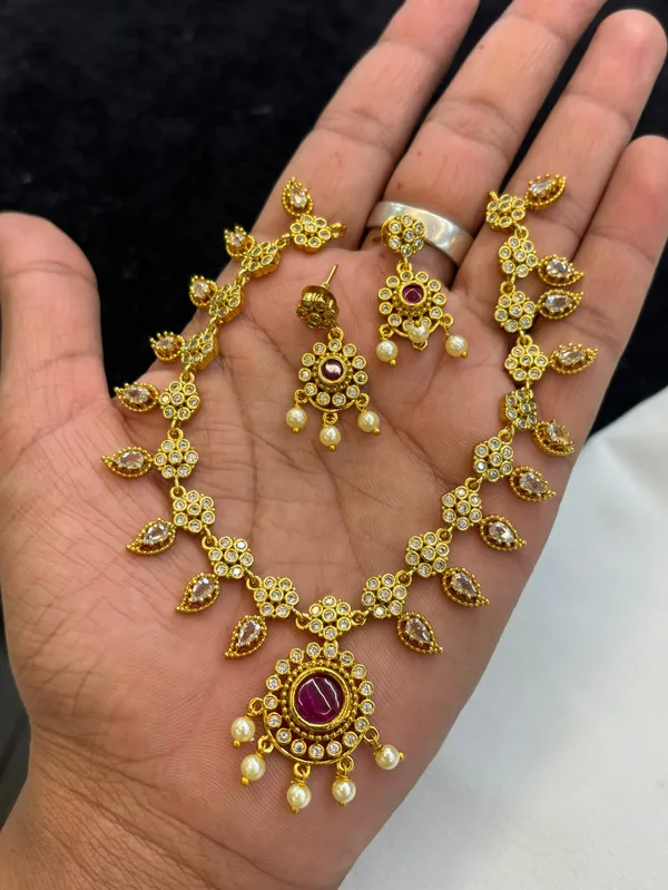 Golden_Alloy_Necklace_Set_For_Women