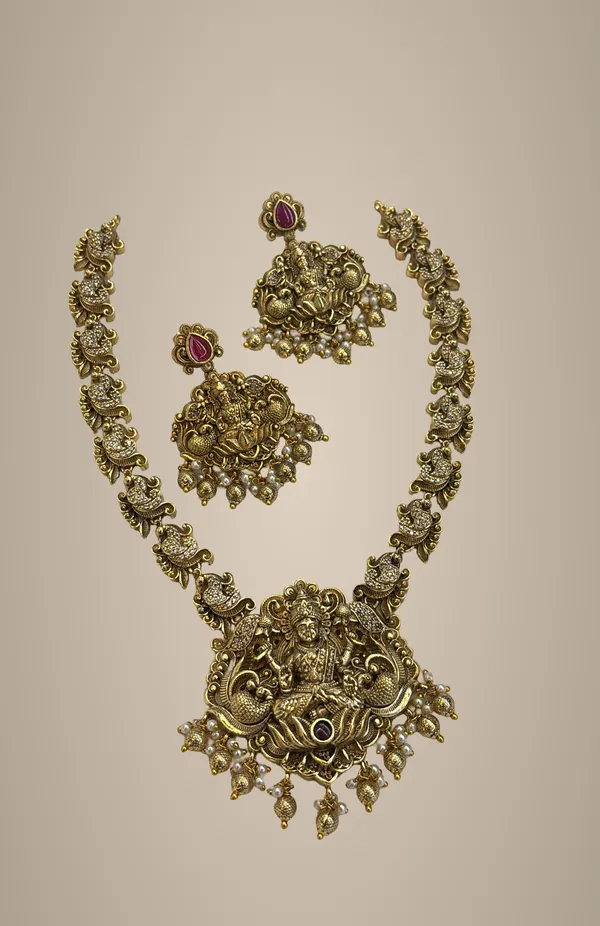 Golden_Alloy_Necklace_Set_For_Women