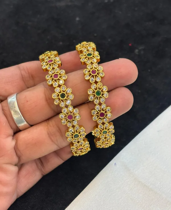 Golden_Alloy_Bangles_For_Women