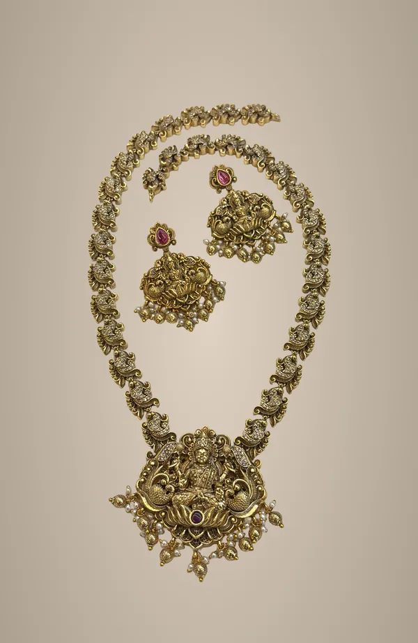 Golden_Alloy_Necklace_Set_For_Women