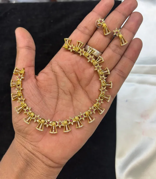 Golden_Alloy_Necklace_Set_For_Women