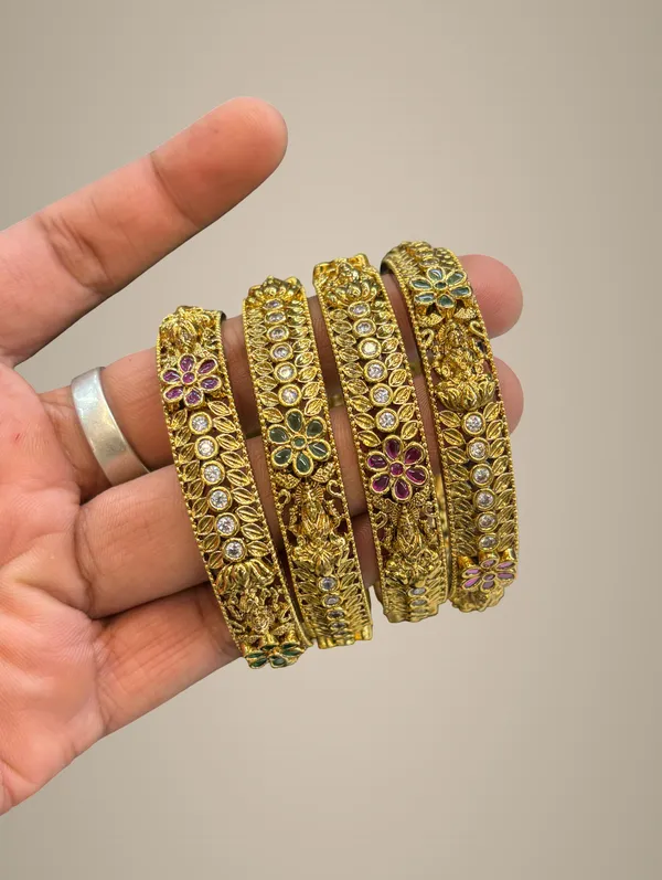 Golden_Alloy_Bangles_For_Women