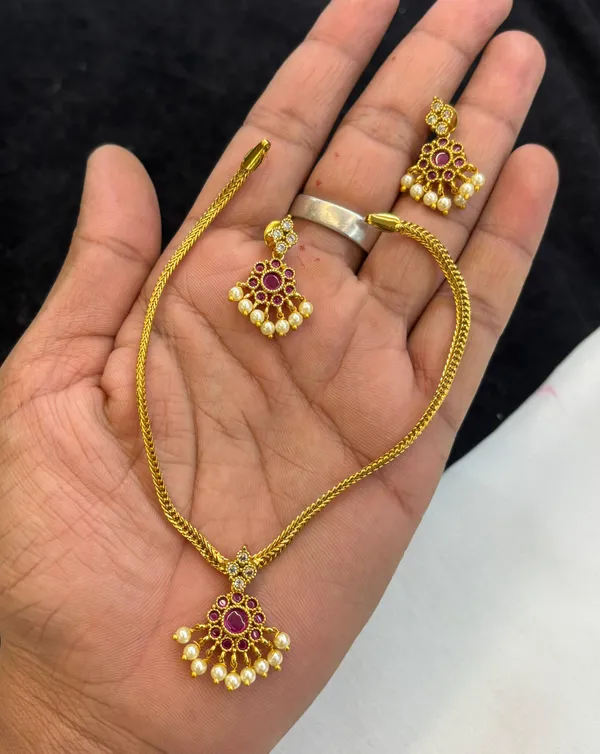 Golden_Alloy_Necklace_Set_For_Women