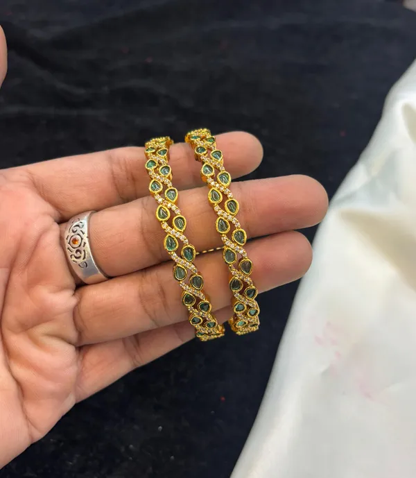 Golden_Alloy_Bangles_For_Women
