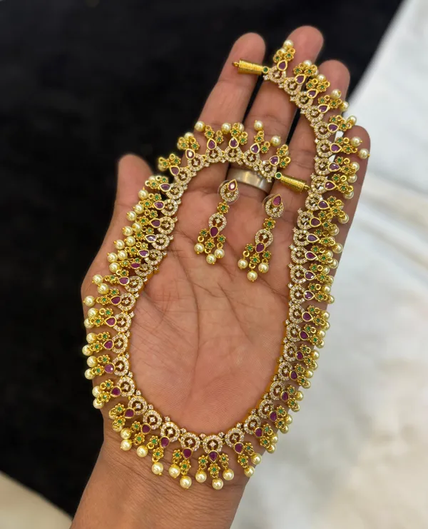 Golden_Alloy_Necklace_Set_For_Women