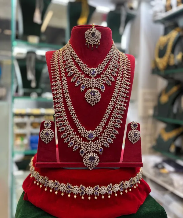 Golden_Alloy_Jewellery_Set_For_Women