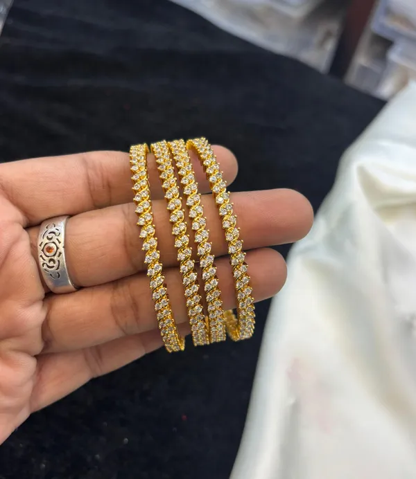 Golden_Alloy_Bangles_For_Women