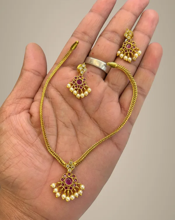 Golden_Alloy_Necklace_Set_For_Women