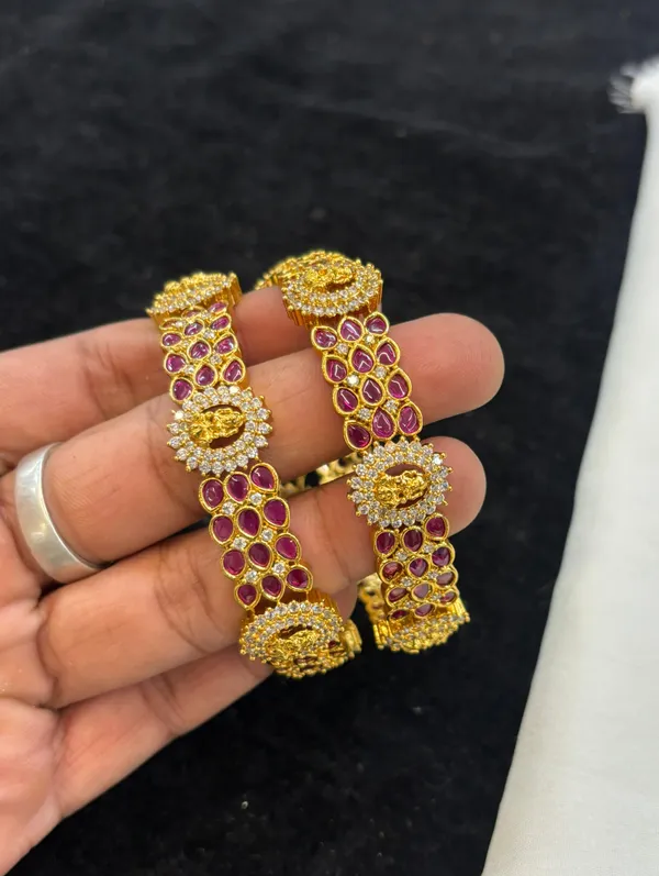 Golden_Alloy_Bangles_For_Women
