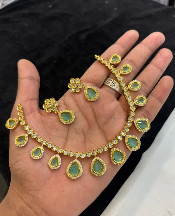 Golden_Alloy_Necklace_Set_For_Women