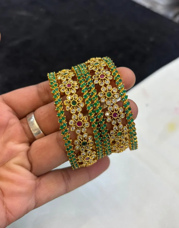 Golden_Alloy_Bangles_For_Women