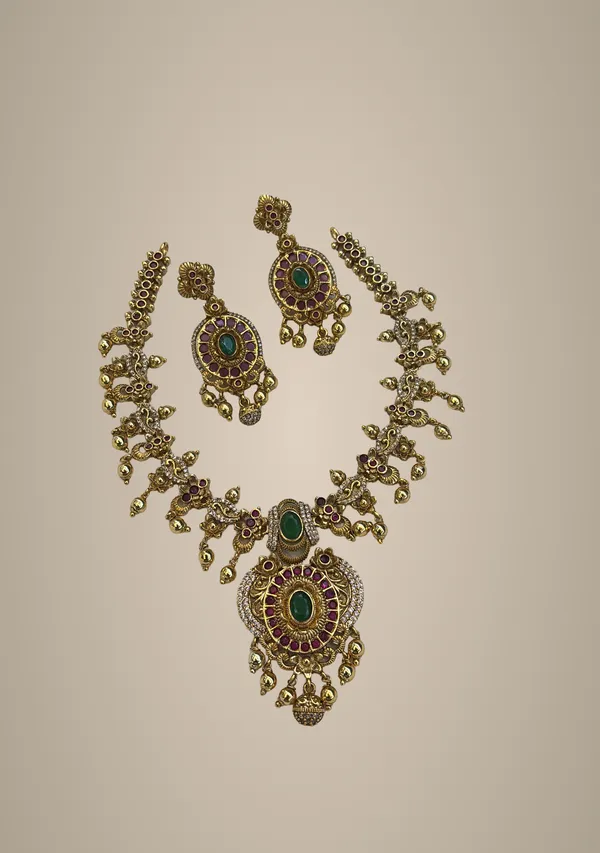 Golden_Alloy_Necklace_Set_For_Women
