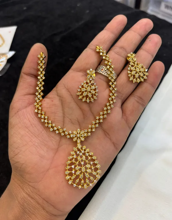 Golden_Alloy_Necklace_Set_For_Women