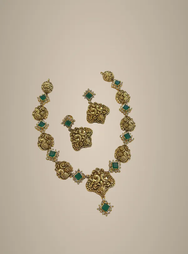 Golden_Alloy_Jewellery_Set_For_Women