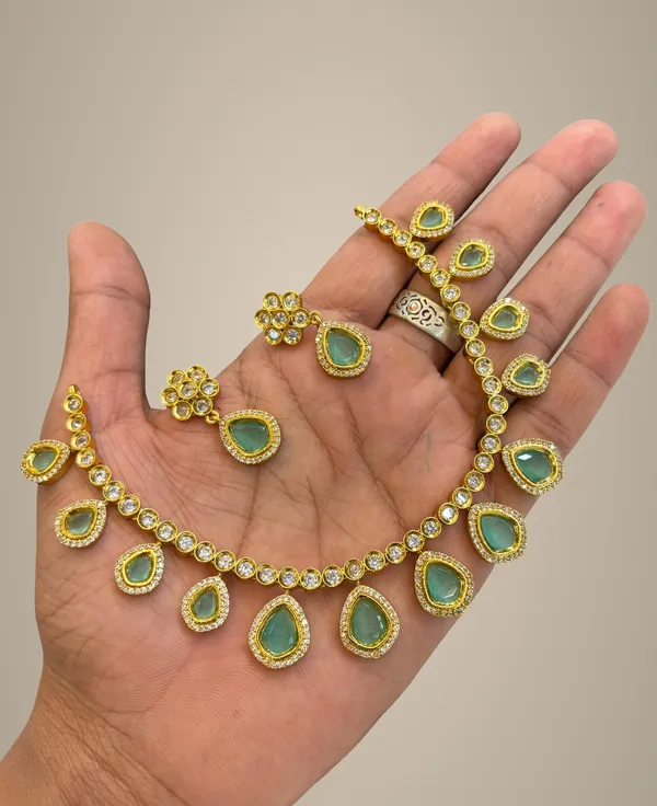 Golden_Alloy_Necklace_Set_For_Women