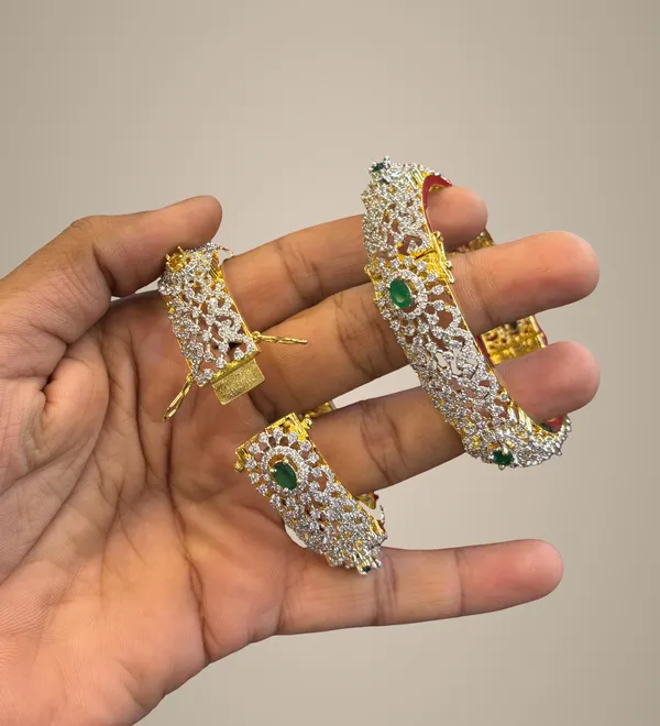 Golden_Alloy_Bangles_For_Women