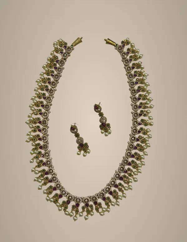 Golden_Alloy_Necklace_Set_For_Women