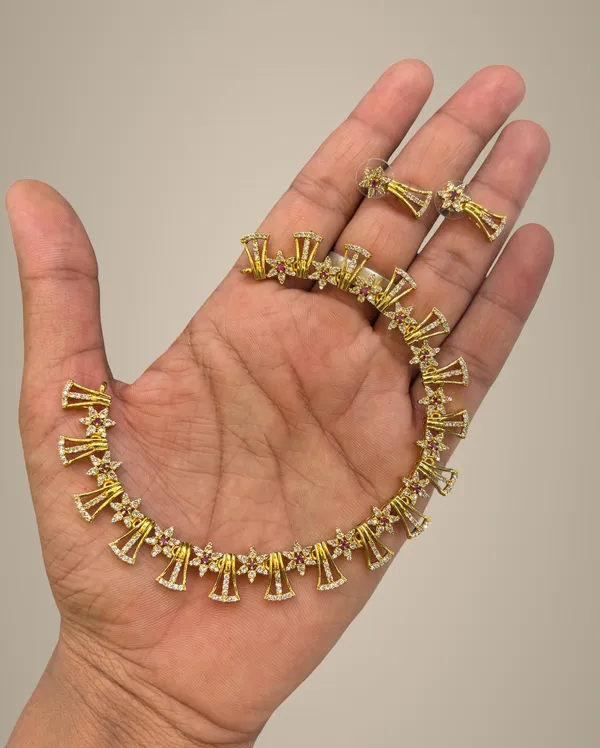 Golden_Alloy_Necklace_For_Women