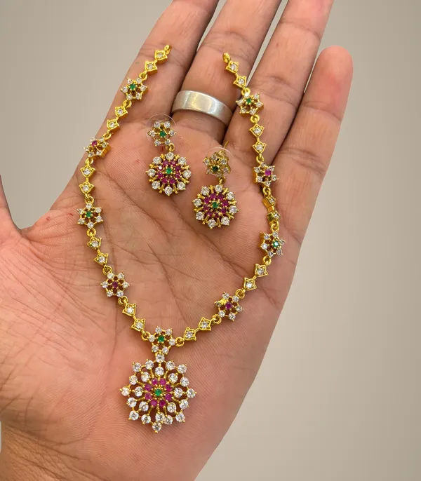 Golden_Alloy_Necklace_Set_For_Women