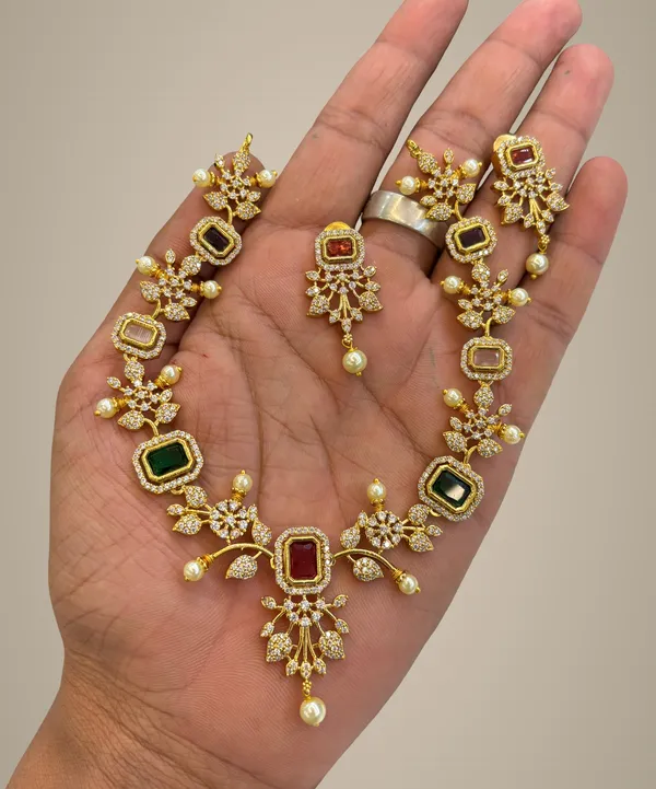 Golden_Alloy_Necklace_Set_For_Women