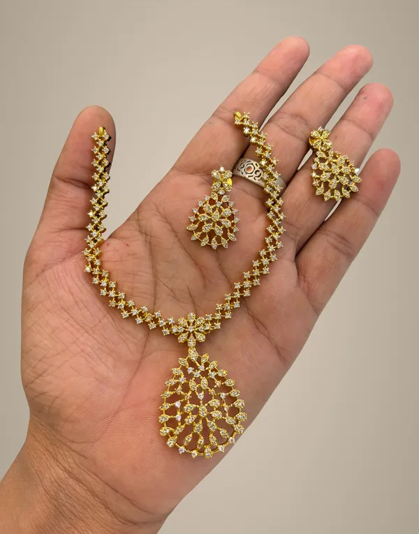 Golden_Alloy_Necklace_Set_For_Women