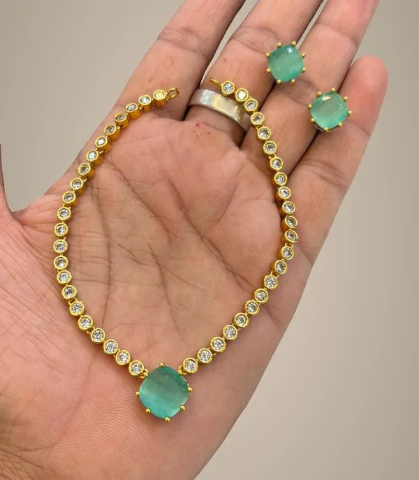 Golden_Alloy_Pendant_Set_For_Women