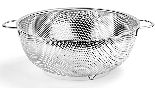 Mivana_28_CM_Stainless_Steel_Colander_with_Handle_and_Easy_Grip_Micro-Perforated_Kitchen_Food_Mesh_Strainer_Legs_for_Pasta,_Fruits,_Noodle,_Salad,_Dishwasher_Safe