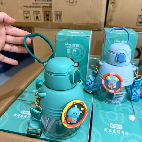 Green_Spinner_Toy_Water_Sipper_With_Neckband_-_850_ML