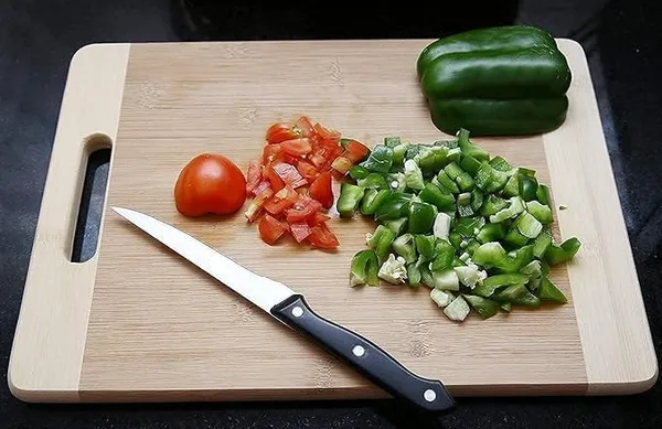 _Natural_Bamboo_Wood_Chopping_Cutting_Board_For_Kitchen_Vegetables,Handle,_Chopping_Board_For_Kitchen,_Grade_Dishwasher_Safe,_Bpa_Free_(Wooden_Chopping_Board)