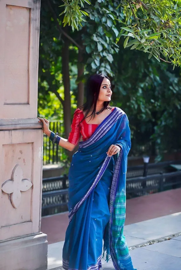 Blue_Tute_Handwoven_Bengal_Cotton_Saree_For_Women_|_Premium_Quality_Lightweight_Sarees_For_All_Ocassion