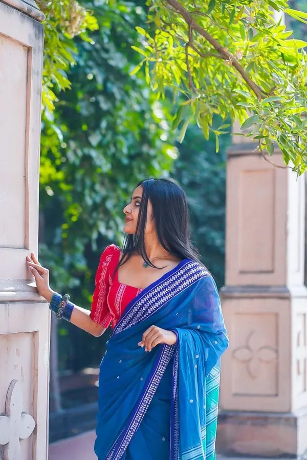 Blue_Tute_Handwoven_Bengal_Cotton_Saree_For_Women_|_Premium_Quality_Lightweight_Sarees_For_All_Ocassion