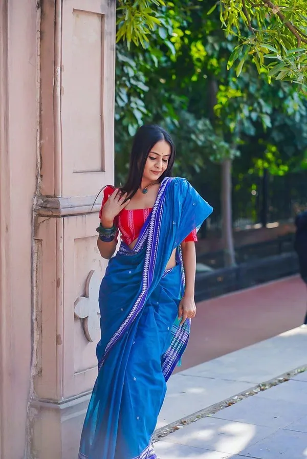 Blue_Tute_Handwoven_Bengal_Cotton_Saree_For_Women_|_Premium_Quality_Lightweight_Sarees_For_All_Ocassion